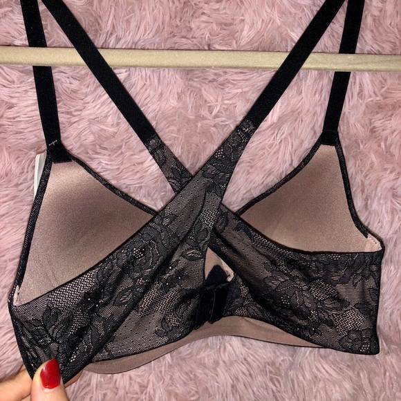 B. Tempt’d wirefree bra - Picture 4 of 7